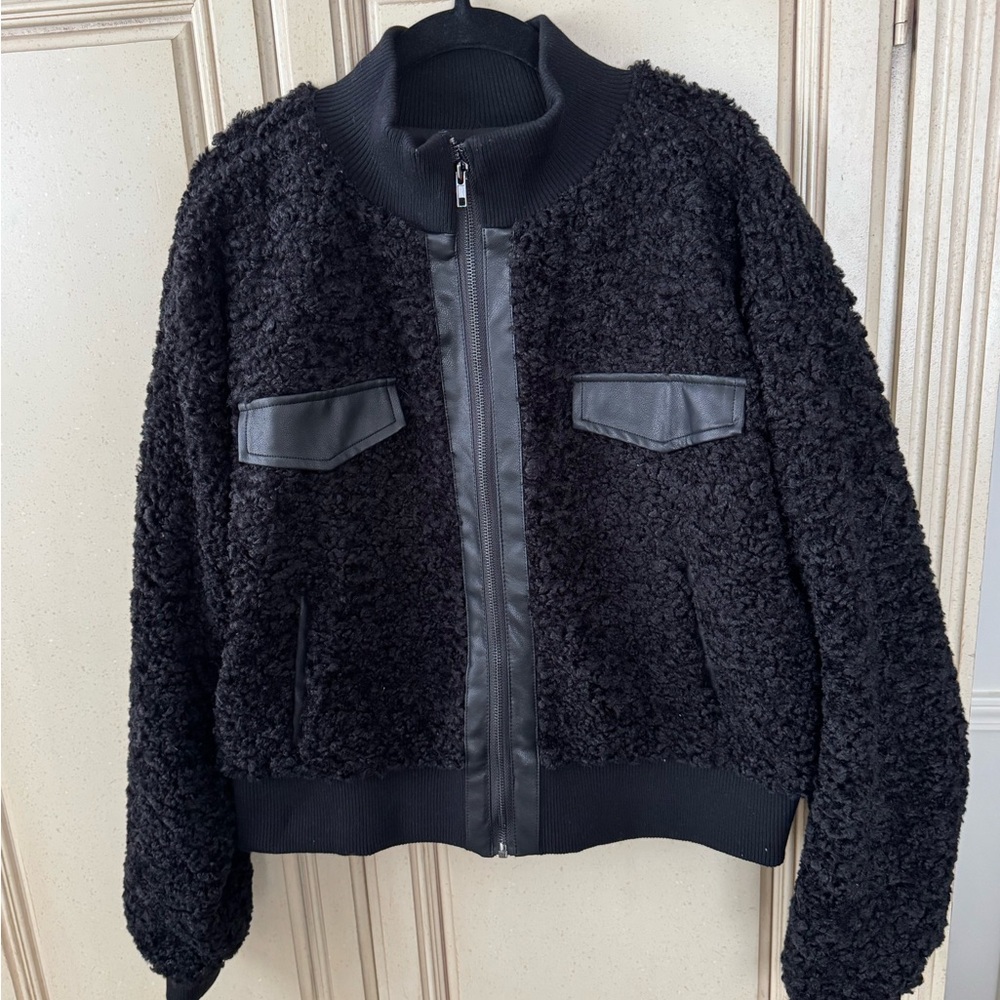 Marled Black Textured Jacket with Zip Closure